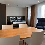 Ξενοδοχείο Schoene Aussicht, Stilvoll Modern, Direkt Am Ruestersieler Hafen Βίλχελμσχαφεν