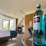 Schoene Aussicht, Stilvoll Modern, Direkt Am Ruestersieler Hafen