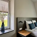 Schoene Aussicht, Stilvoll Modern, Direkt Am Ruestersieler Hafen