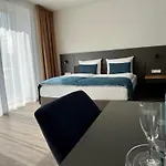 Schoene Aussicht, Stilvoll Modern, Direkt Am Ruestersieler Hafen 3*