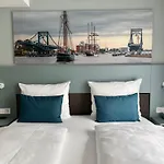 Otel Schoene Aussicht, Stilvoll Modern, Direkt Am Ruestersieler Hafen Wilhelmshaven