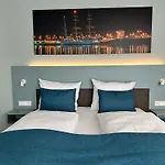 Schoene Aussicht, Stilvoll Modern, Direkt Am Ruestersieler Hafen 3*