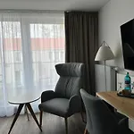 Schoene Aussicht, Stilvoll Modern, Direkt Am Ruestersieler Hafen