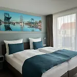 Schoene Aussicht, Stilvoll Modern, Direkt Am Ruestersieler Hafen