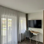 Schoene Aussicht, Stilvoll Modern, Direkt Am Ruestersieler Hafen