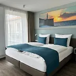 Otel Schoene Aussicht, Stilvoll Modern, Direkt Am Ruestersieler Hafen 3*