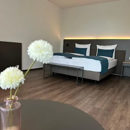 Hotel Schoene Aussicht, Stilvoll Modern, Direkt Am Ruestersieler Hafen 3*
