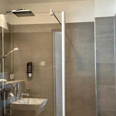 Hotel Schoene Aussicht, Stilvoll Modern, Direkt Am Ruestersieler Hafen Hotel