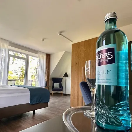 Hotel Schoene Aussicht, Stilvoll Modern, Direkt Am Ruestersieler Hafen