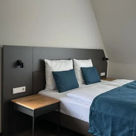 Schoene Aussicht, Stilvoll Modern, Direkt Am Ruestersieler Hafen Hotel