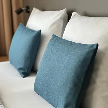 Hotel Schoene Aussicht, Stilvoll Modern, Direkt Am Ruestersieler Hafen