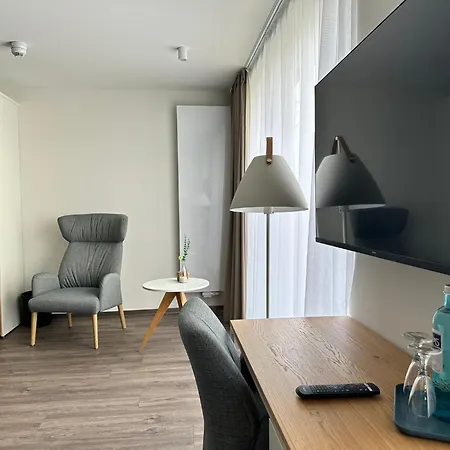 Schoene Aussicht, Stilvoll Modern, Direkt Am Ruestersieler Hafen Hotel