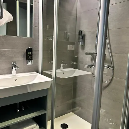 Hotel Schoene Aussicht, Stilvoll Modern, Direkt Am Ruestersieler Hafen Hotel 3*