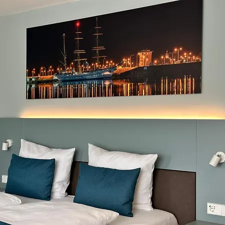 Hotel Hotel Schoene Aussicht, Stilvoll Modern, Direkt Am Ruestersieler Hafen 3*