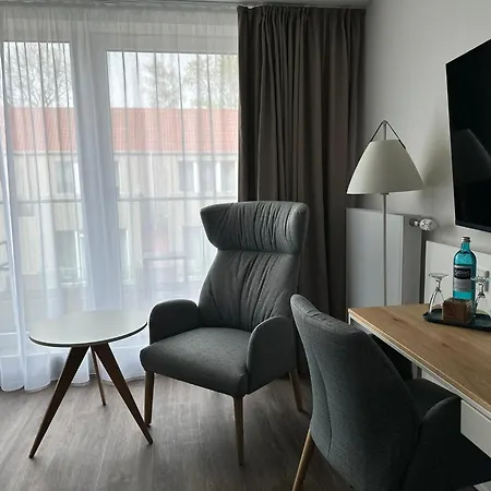 Schoene Aussicht, Stilvoll Modern, Direkt Am Ruestersieler Hafen Hotel 3*