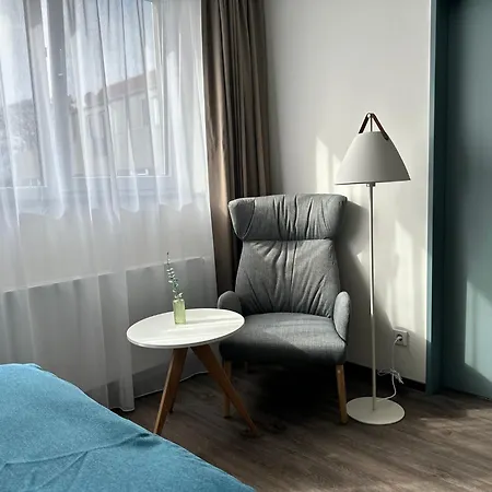 Hotel Schoene Aussicht, Stilvoll Modern, Direkt Am Ruestersieler Hafen 3*