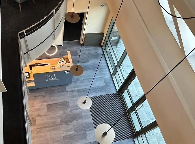 Hotel Schöne Aussicht, Stilvoll Modern, Direkt Am Rüstersieler Hafen