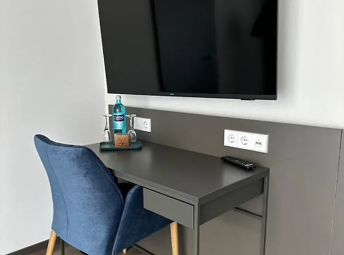 Hotel Schöne Aussicht, Stilvoll Modern, Direkt Am Rüstersieler Hafen