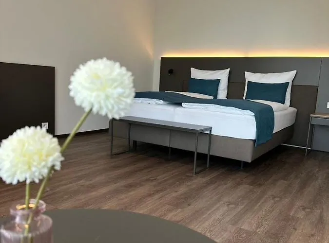 Hotel Schöne Aussicht, Stilvoll Modern, Direkt Am Rüstersieler Hafen 3*