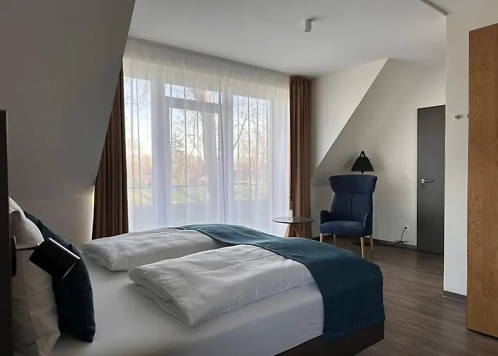 Schöne Aussicht, Stilvoll Modern, Direkt Am Rüstersieler Hafen Hotel 3*