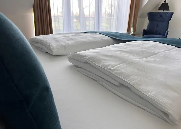 Hotel Schöne Aussicht, Stilvoll Modern, Direkt Am Rüstersieler Hafen