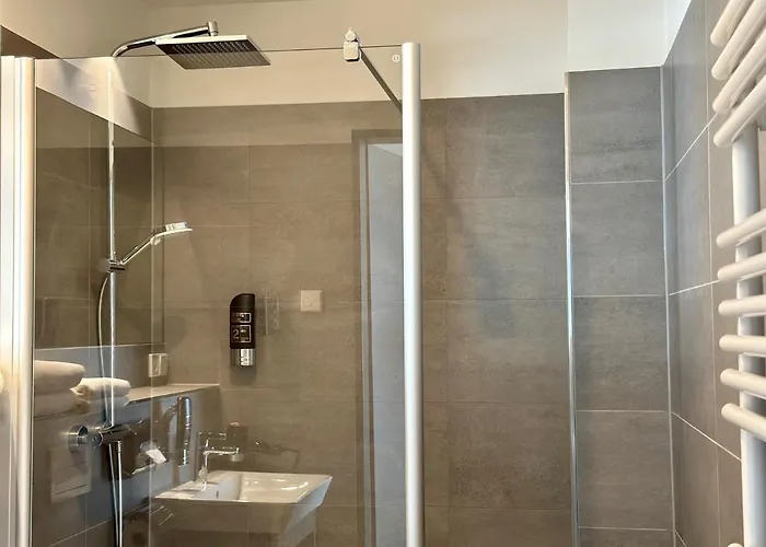 Schöne Aussicht, Stilvoll Modern, Direkt Am Rüstersieler Hafen Hotel