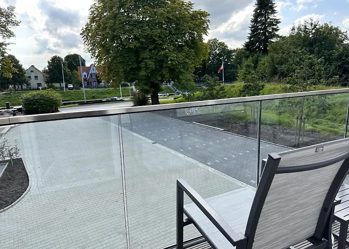 Schöne Aussicht, Stilvoll Modern, Direkt Am Rüstersieler Hafen Hotel