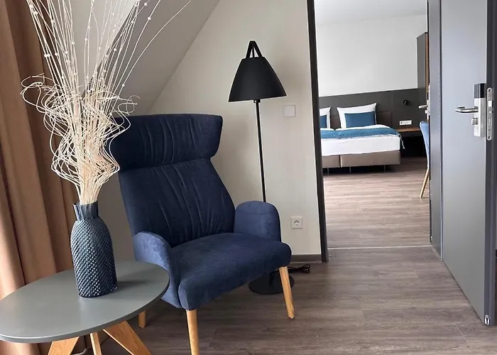 Hotel Schöne Aussicht, Stilvoll Modern, Direkt Am Rüstersieler Hafen