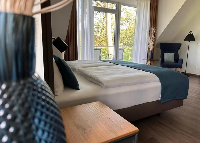 Hotel Schöne Aussicht, Stilvoll Modern, Direkt Am Rüstersieler Hafen 3*