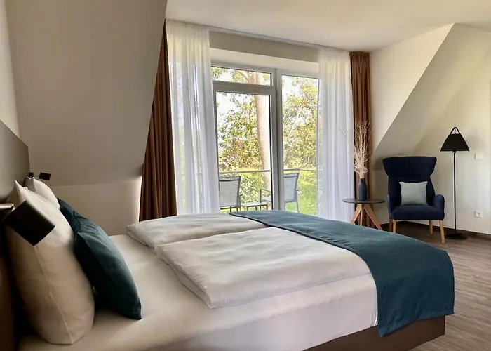 Hotel Schöne Aussicht, Stilvoll Modern, Direkt Am Rüstersieler Hafen 3*