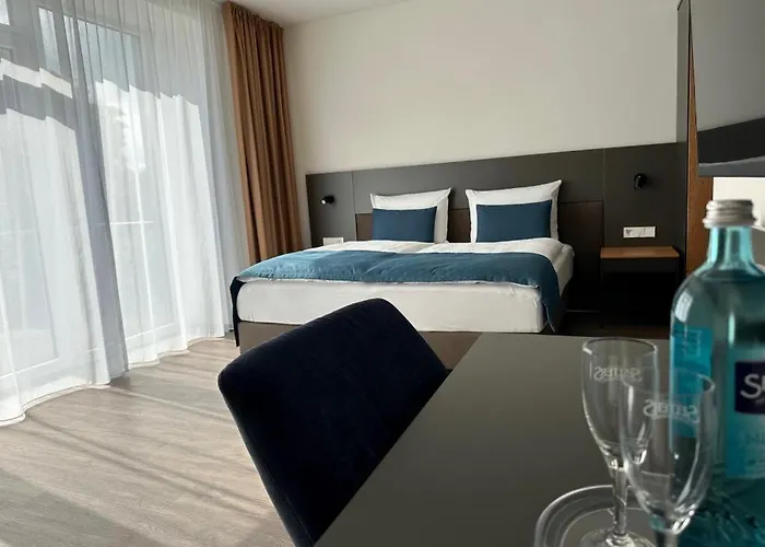 Schoene Aussicht, Stilvoll Modern, Direkt Am Ruestersieler Hafen 3*