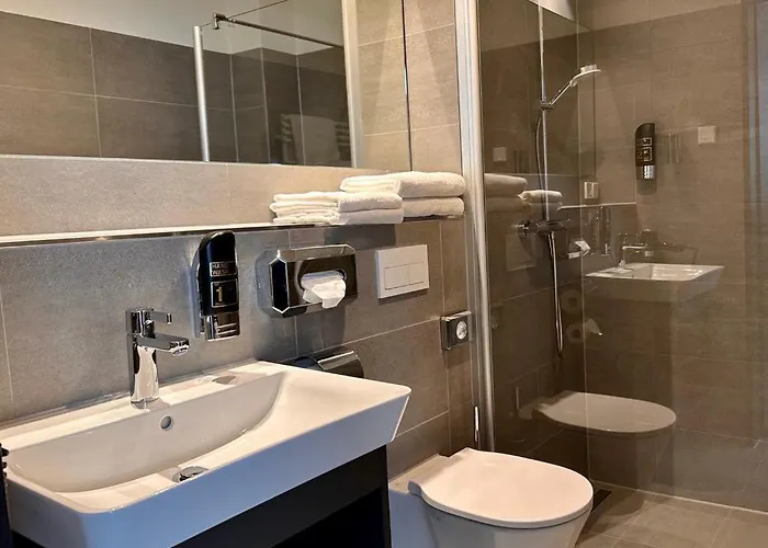 Schöne Aussicht, Stilvoll Modern, Direkt Am Rüstersieler Hafen Hotel