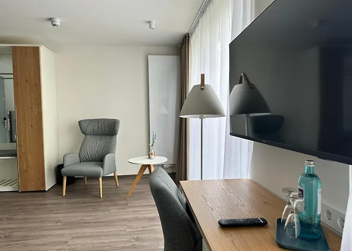 Schöne Aussicht, Stilvoll Modern, Direkt Am Rüstersieler Hafen Hotel