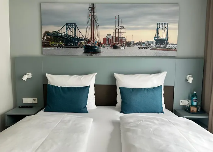 Hotel Schöne Aussicht, Stilvoll Modern, Direkt Am Rüstersieler Hafen