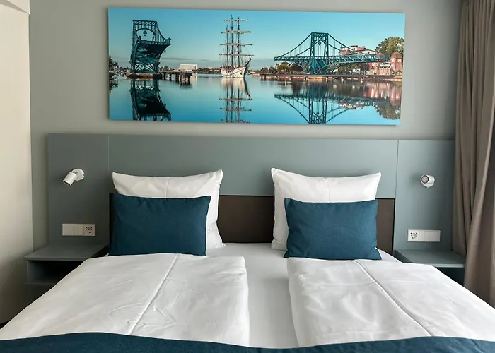 Hotel Schöne Aussicht, Stilvoll Modern, Direkt Am Rüstersieler Hafen