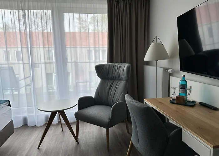Schöne Aussicht, Stilvoll Modern, Direkt Am Rüstersieler Hafen Hotel 3*