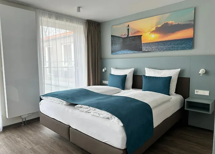 Hotel Schöne Aussicht, Stilvoll Modern, Direkt Am Rüstersieler Hafen 3*